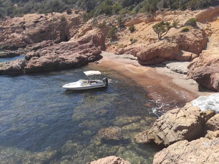 Hire Motorboat Fletcher with a boat licence