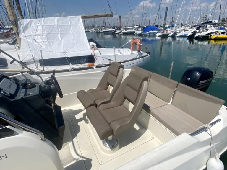 Motorboat hire in La Rochelle - Quicksilver Activ 675 Open