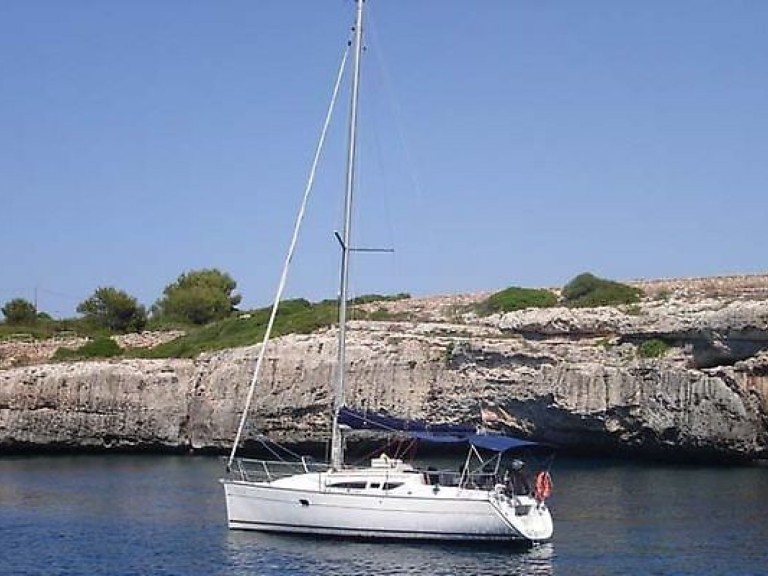 Yacht charter Vilanova de Arousa - Jeanneau Sun Odyssey 32 on SamBoat