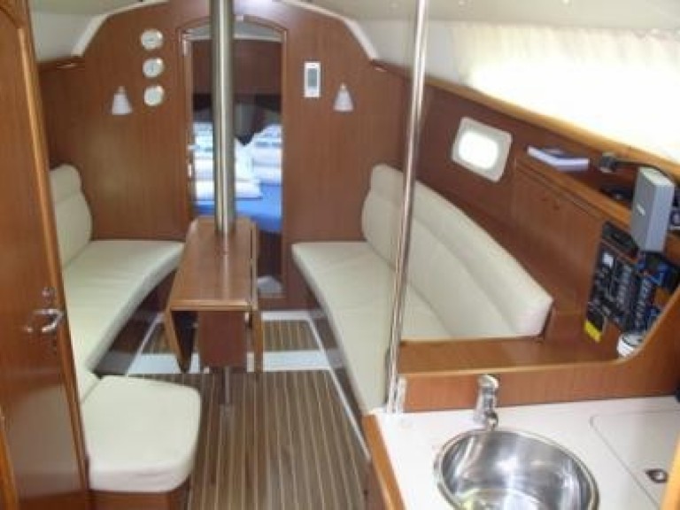 Yacht hire Vilanova de Arousa cheap Sun Odyssey 32