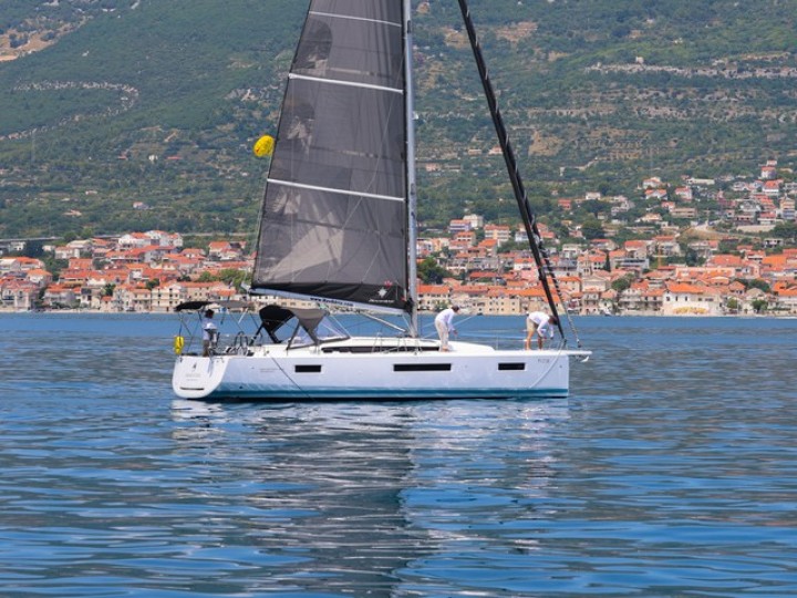 Yacht hire Kaštela cheap Sun Odyssey 440