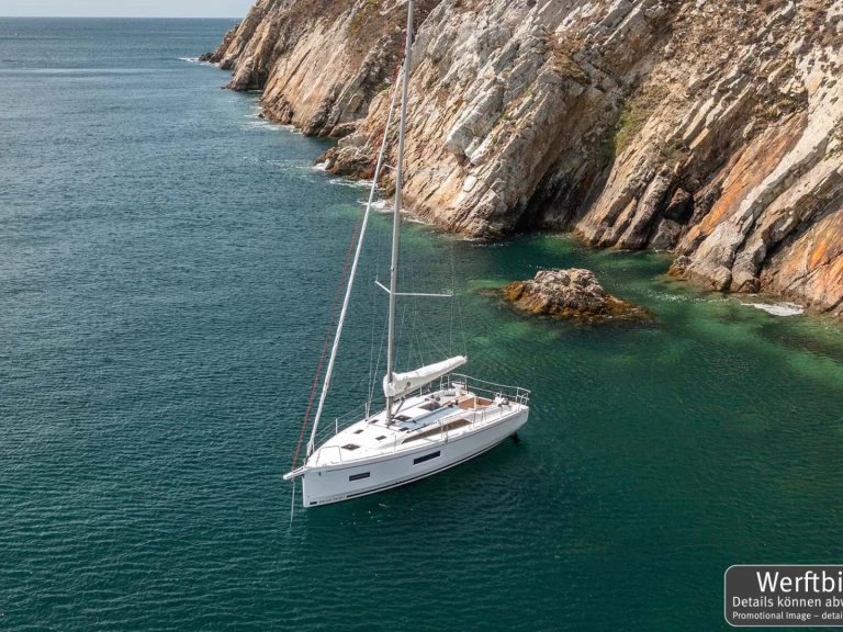 Charter a Bénéteau Oceanis 37.1 in Biograd na Moru on Samboat