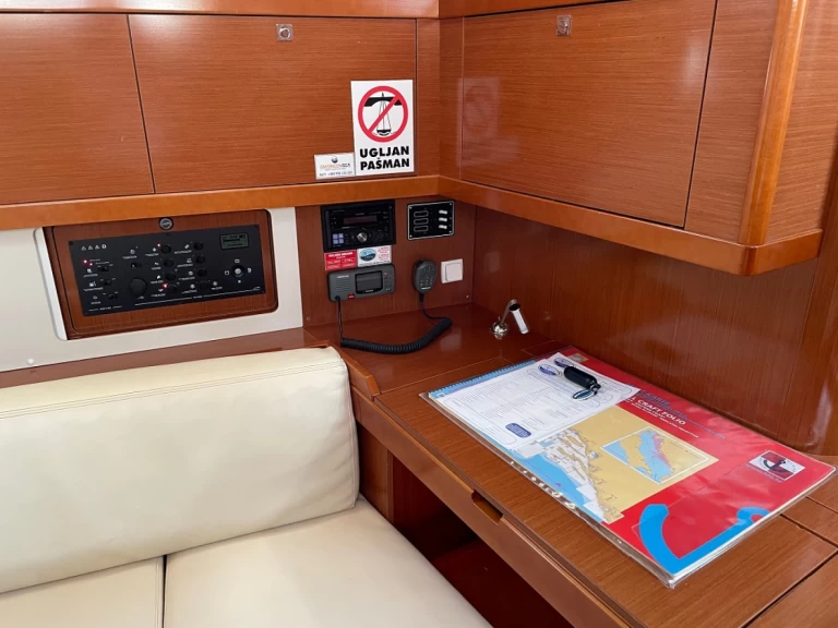 Hire a Bénéteau Oceanis 45 Sukošan