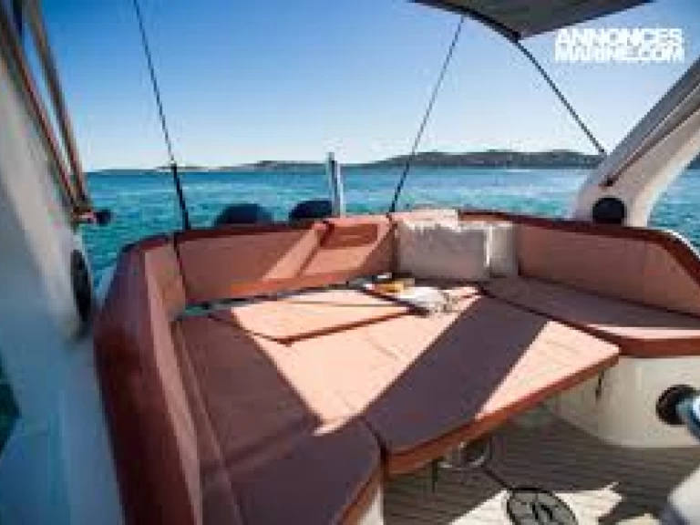 Hire a Zodiac Medline 9 Saint-Cyr-sur-Mer