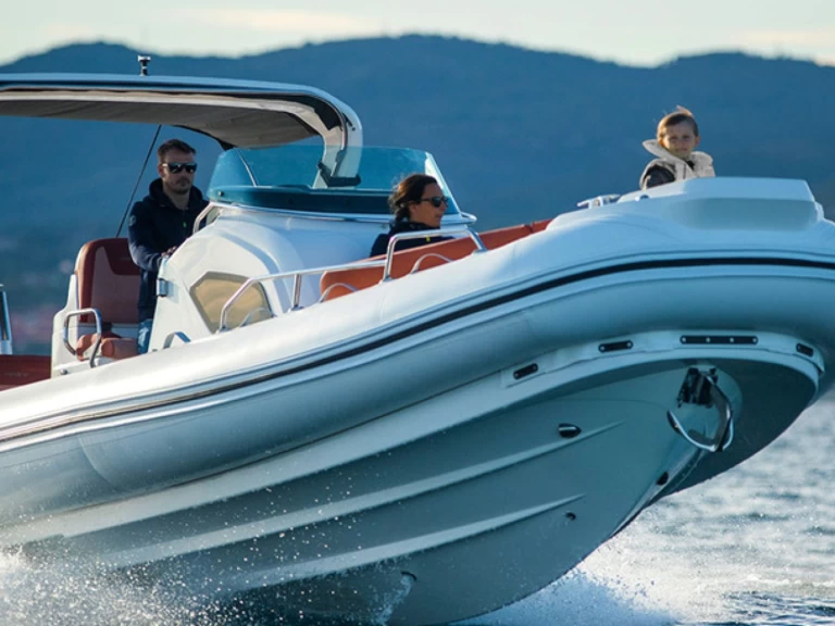 RIB hire in Saint-Cyr-sur-Mer - Zodiac Medline 9