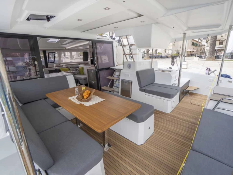 Catamaran to hire Pula at the best price