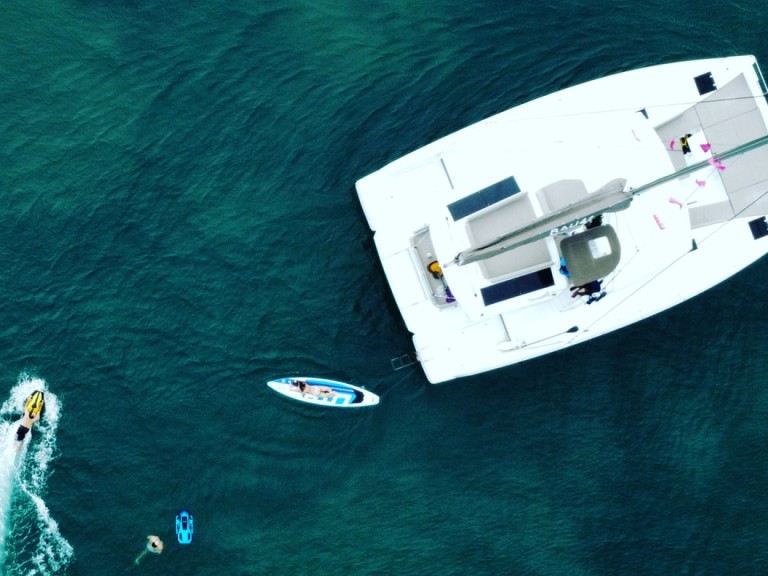 Yacht hire Mai Khao cheap Bali 4.2