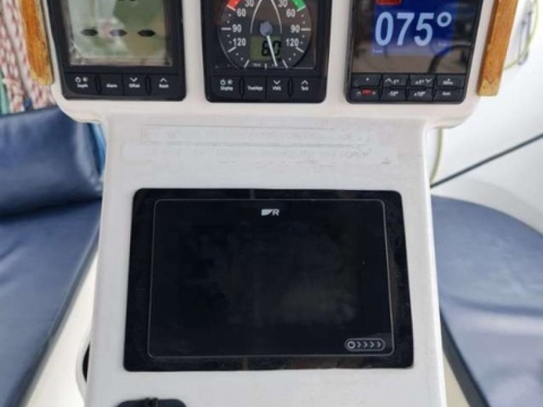 Charter a Bénéteau Oceanis 323 Clipper in Mai Khao on Samboat