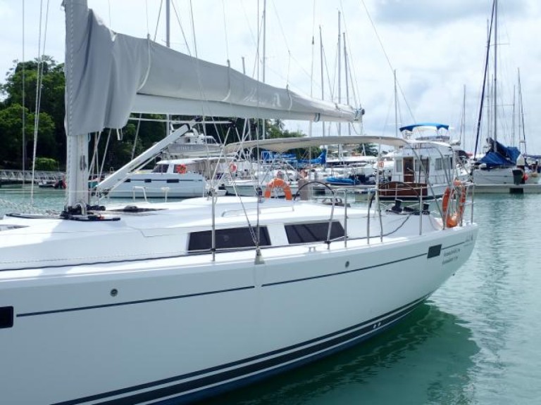 Sailboat to hire Mai Khao at the best price