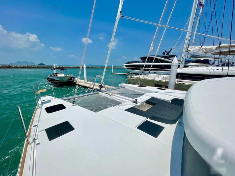 Yacht hire Mai Khao cheap Lagoon 52 F