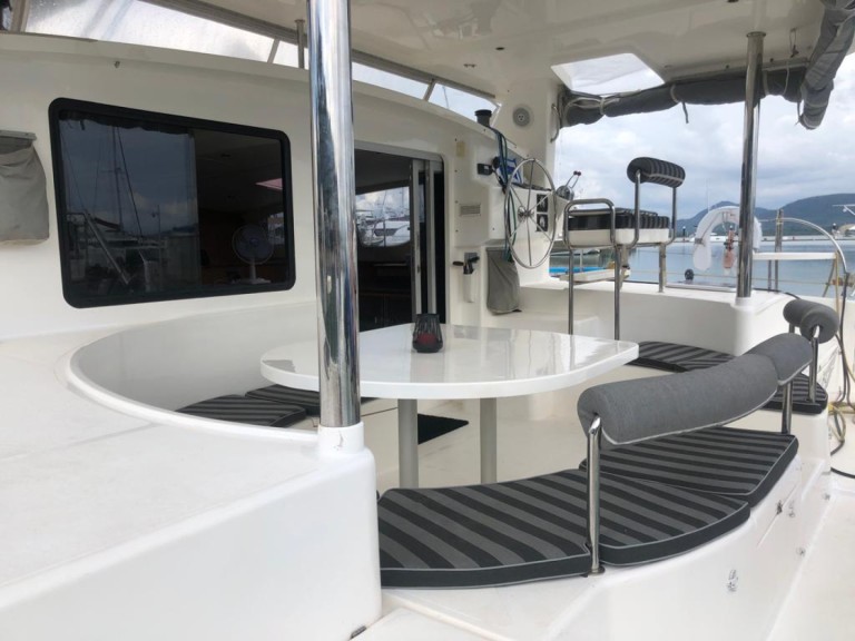 Yacht hire Mai Khao cheap Matrix Vision 450