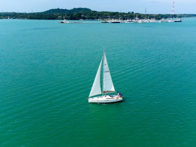 Sailboat to hire Mai Khao at the best price