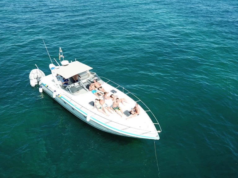 Charter a Cranchi Mediterranee 40 in Portimão on Samboat