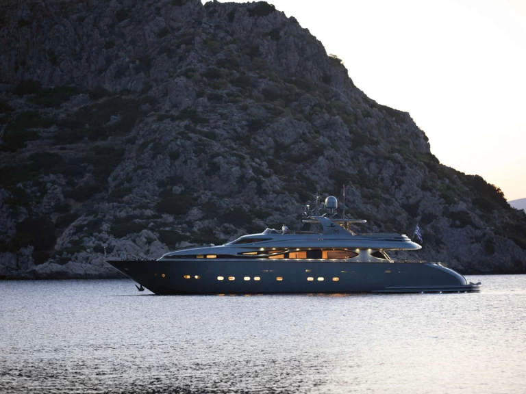 Hire Luxury Yacht with or without skipper Maiora Piraeus