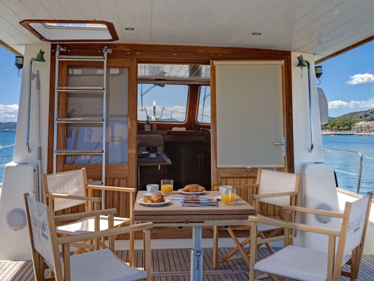 Yacht hire Nassau cheap Buccara XV