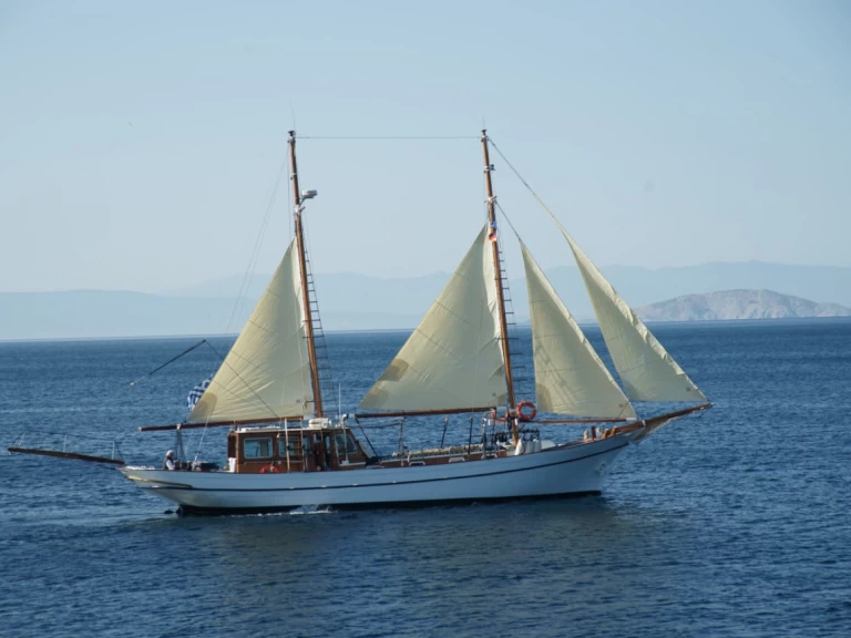 Charter a  ELEFTHERIA in Piraeus on Samboat