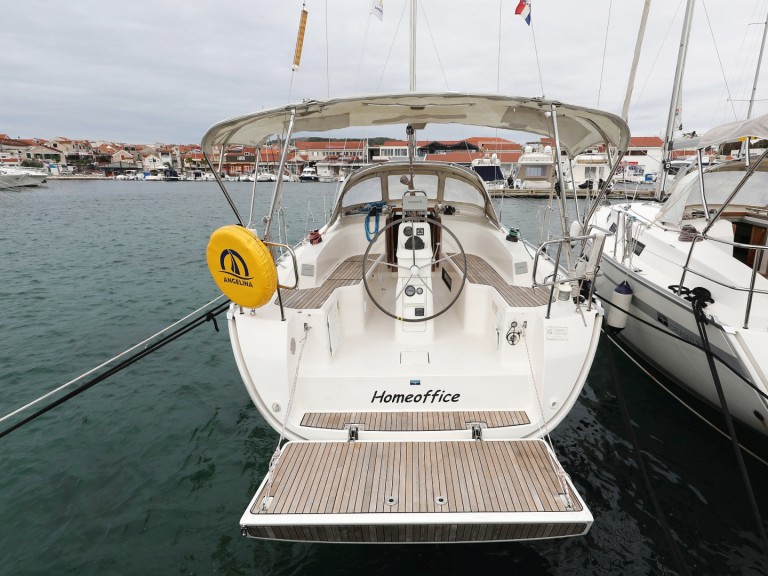 Sailboat hire in Šibenik - Bavaria Cruiser 33
