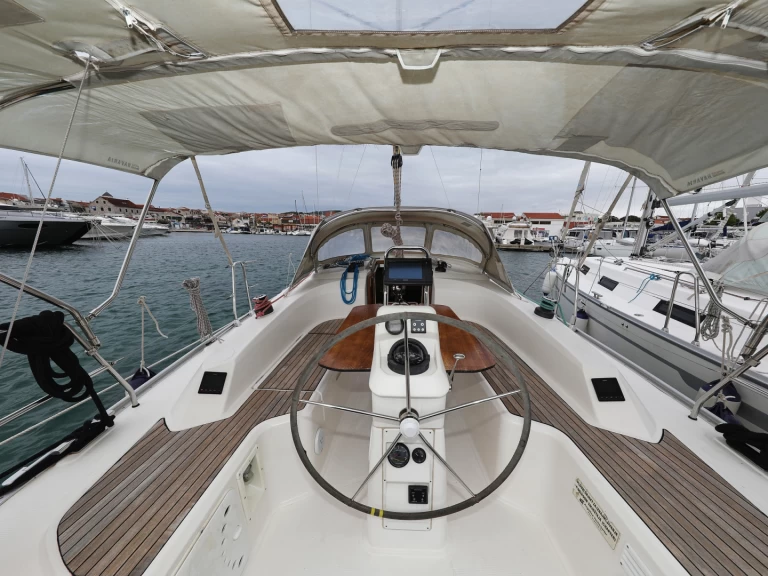 Yacht charter Šibenik - Bavaria Cruiser 33 on SamBoat