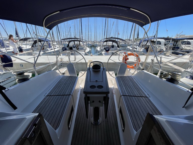 Hire Sailboat Bavaria with a boat licence