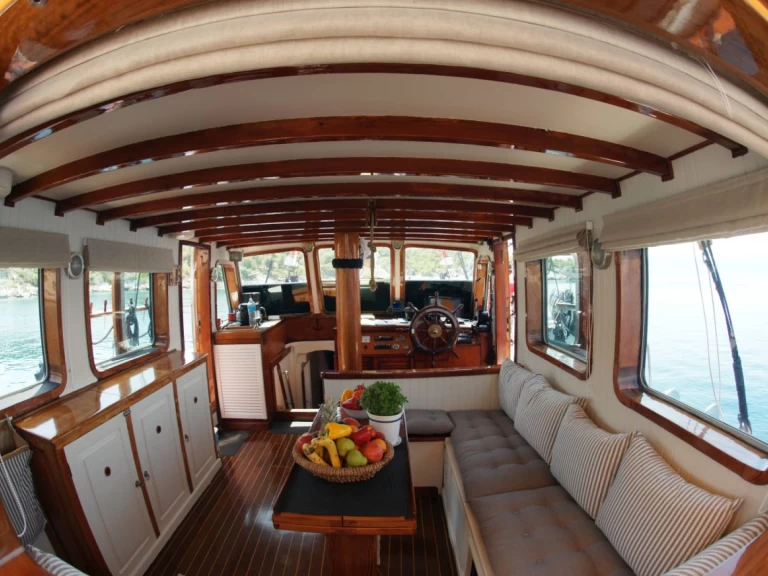 Yacht charter Piraeus -  ELEFTHERIA on SamBoat