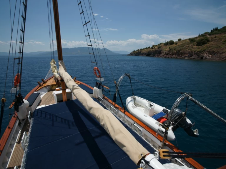 Yacht hire Piraeus cheap ELEFTHERIA