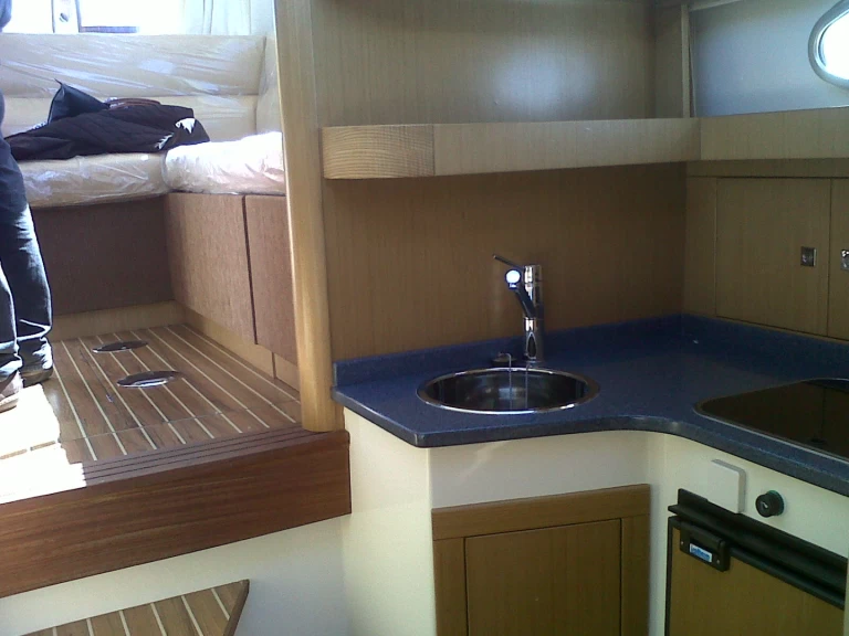 FEATON 1040 MORAGA charter bareboat or skippered in  l'Escala