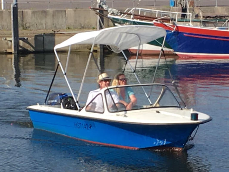 Charter a Trainer 1 in Rostock on Samboat