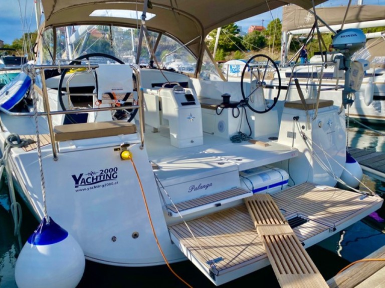 Hire Sailboat Jeanneau with a boat licence