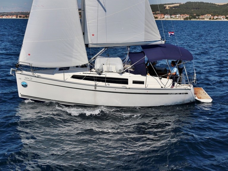 Hire Sailboat Bavaria with a boat licence