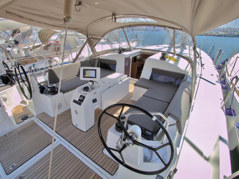 Yacht charter Lávrio - Jeanneau Sun Odyssey 490 on SamBoat