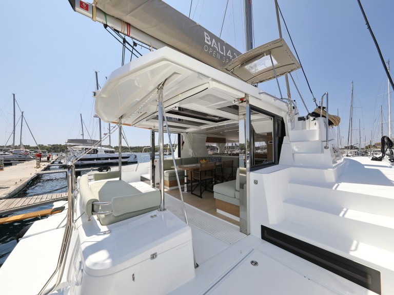 Charter a Bali Bali 4.2 in Šibenik on Samboat