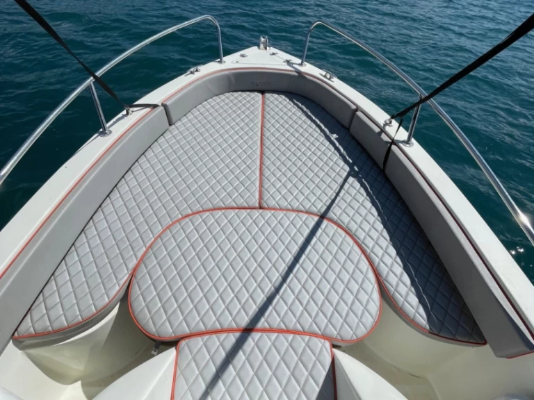 Motorboat to hire Annecy at the best price