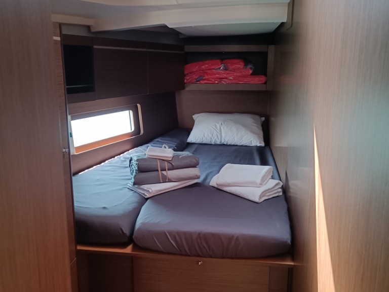 Hire a Bénéteau Oceanis 46.1 Lávrio