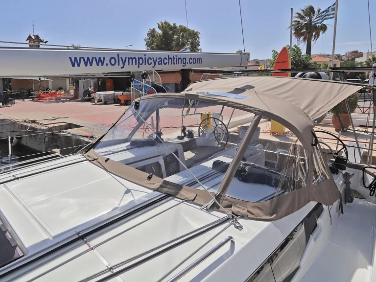 Yacht hire Lávrio cheap Sun Odyssey 410