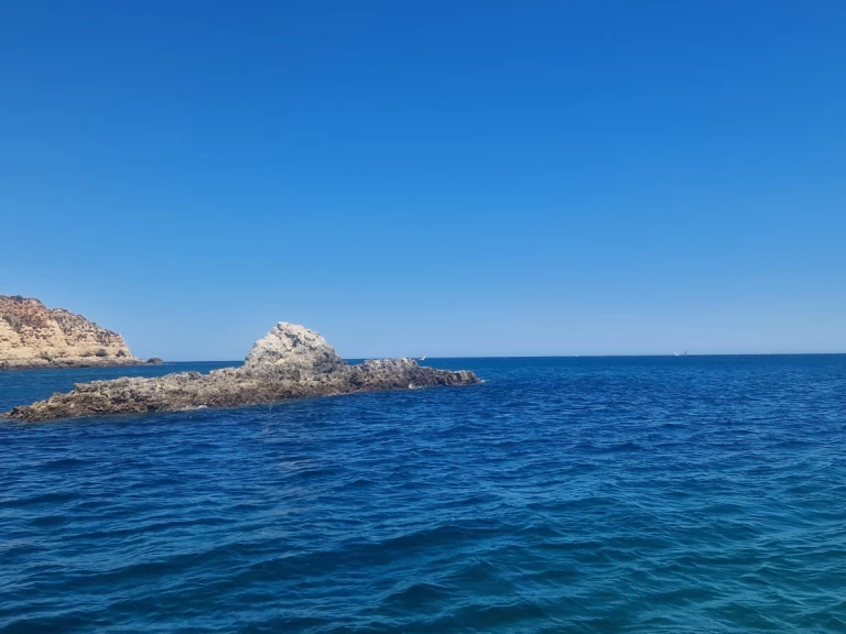 Quicksilver Quicksilver 600 Commander charter bareboat or skippered in  Portimão