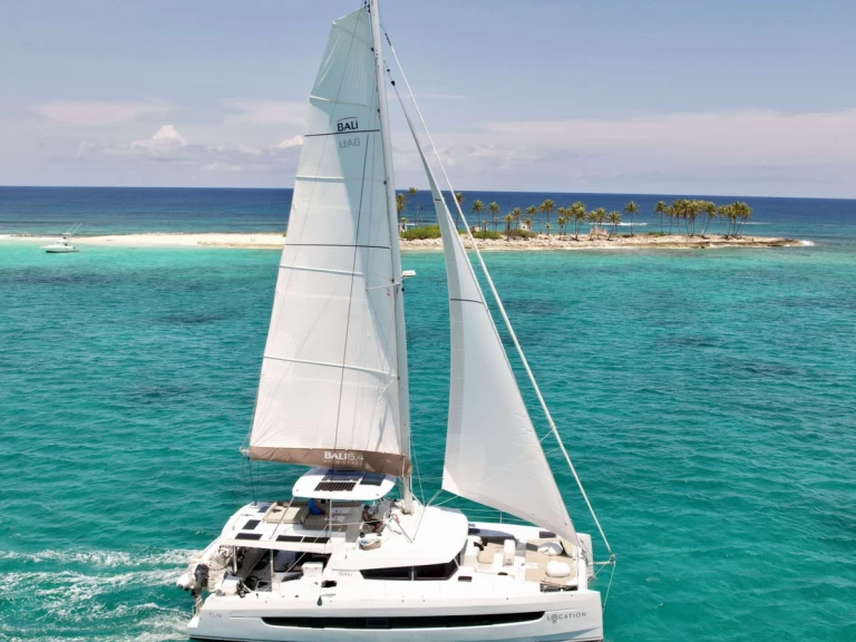 Yacht hire Nassau cheap LOCATION 5.4