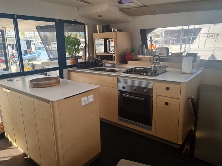 Yacht charter Alimos - Fountaine Pajot Aura 51 on SamBoat