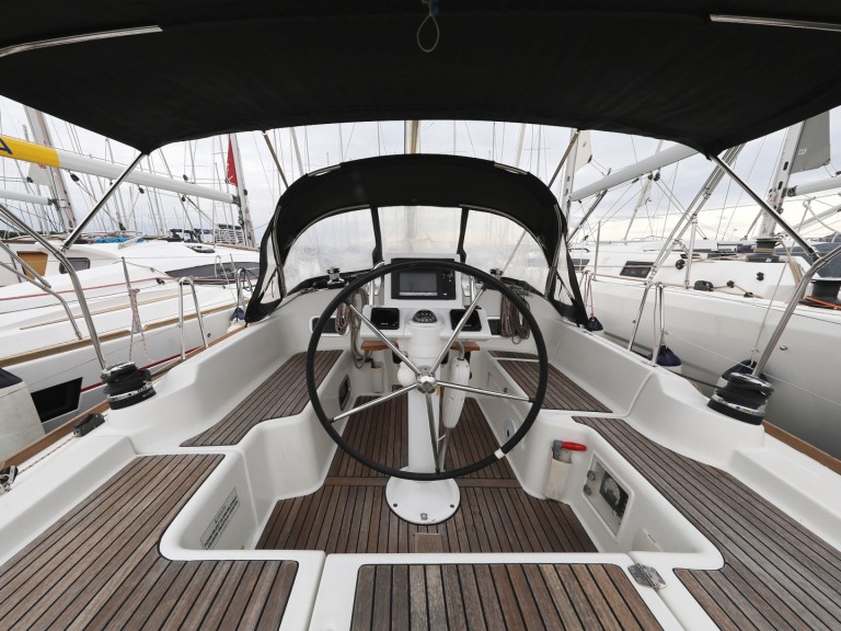 Yacht hire Šibenik cheap Oceanis 34