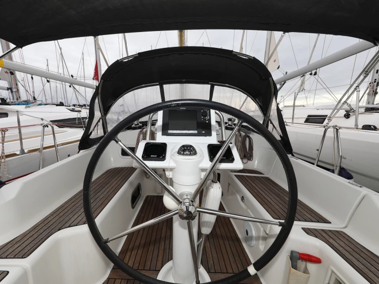 Hire Sailboat Bénéteau with a boat licence