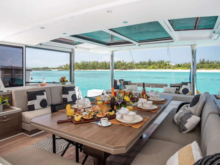 Luxury Yacht to hire Nassau at the best price