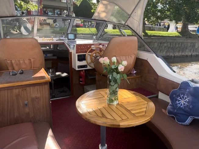 Motorboat hire in Prague - Joda 7500