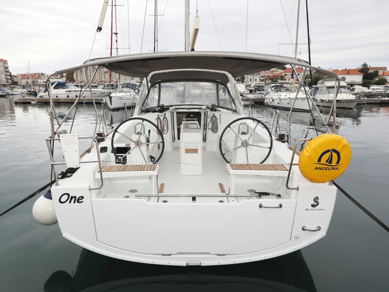 Hire Sailboat Bénéteau with a boat licence