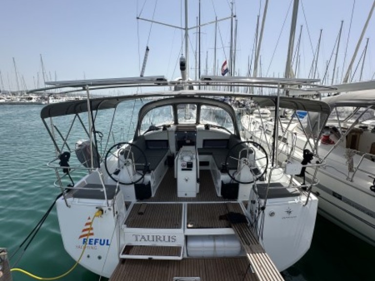 Charter a Jeanneau Sun Odyssey 440 in Sukošan on Samboat