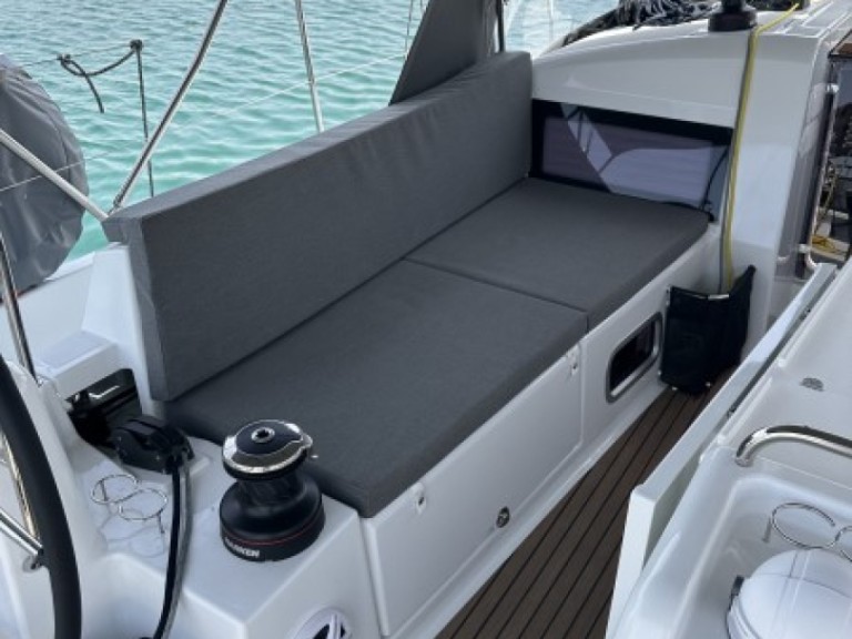 Sailboat to hire Sukošan at the best price