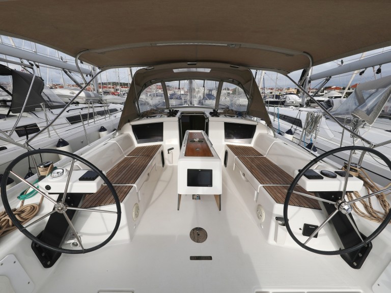 Hire a Dufour Dufour 430 Šibenik