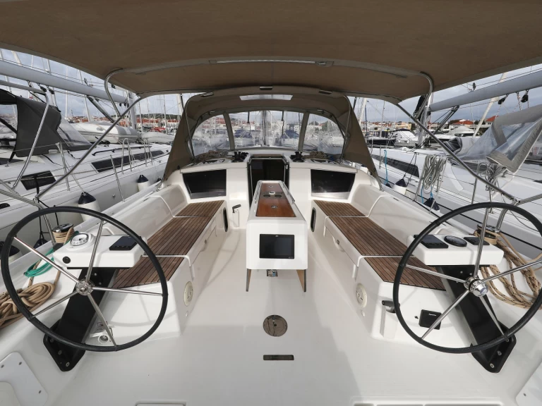 Hire a Dufour Dufour 430 Šibenik