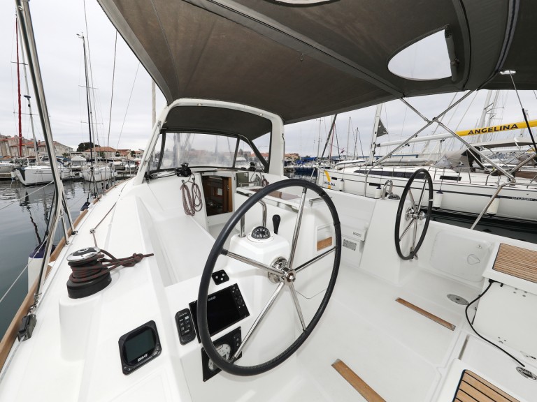 Sailboat hire in Biograd na Moru - Bénéteau Oceanis 38