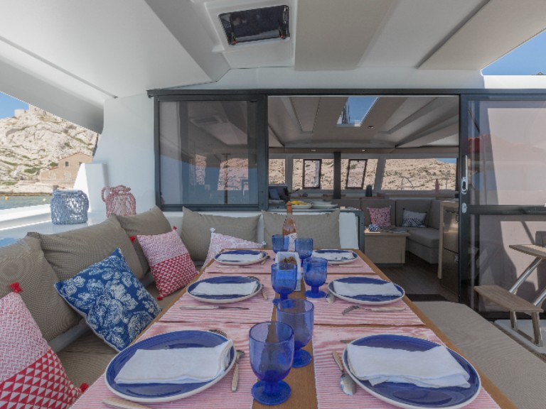 Catamaran to hire Pointe-à-Pitre at the best price