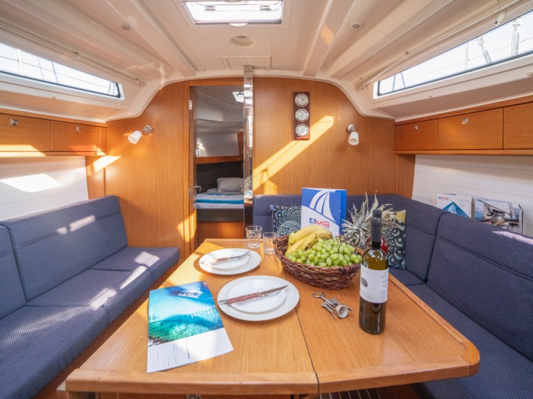 Hire Sailboat Bavaria with a boat licence