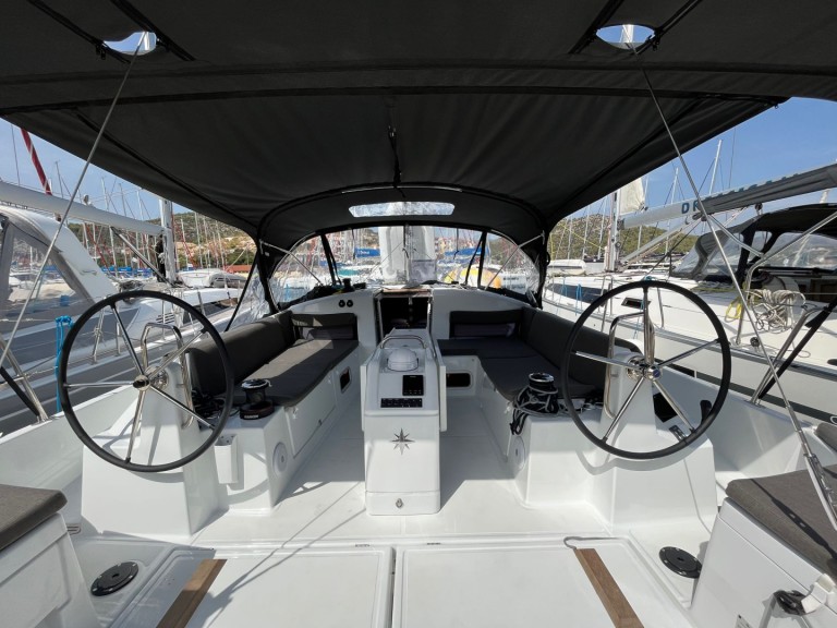 Hire a Jeanneau Sun Odyssey 440 Marina (City)